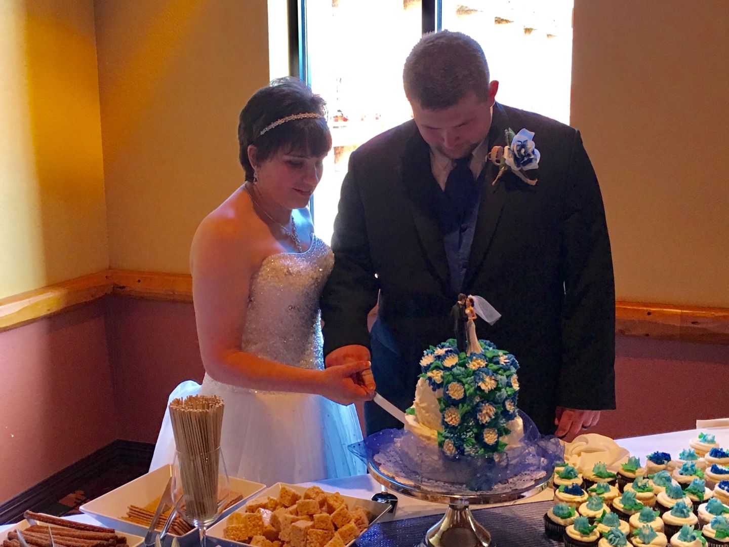 Katelynn and Kyle enjoying cake from Cupcakes on 8th